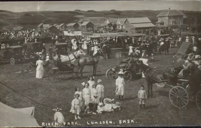 Crowd at River Park, Lumsden